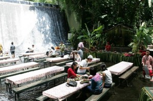 Restaurant in Villa Escudero