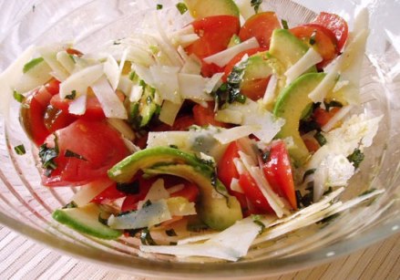 Recipe: Avocado salad, baked tomatoes and cheese