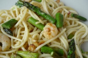 Pasta with grilled asparagus