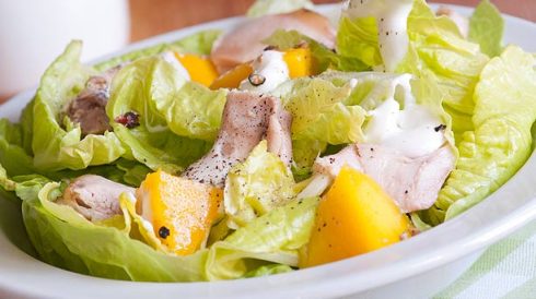 Mango salad with chicken