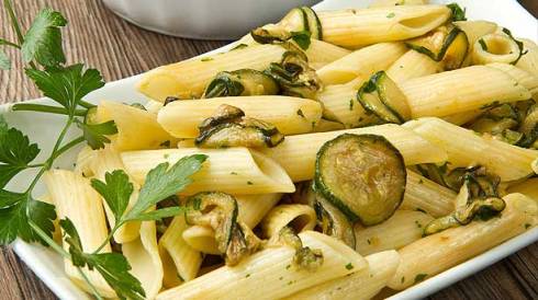 Pasta with zucchini and ricotta cheese