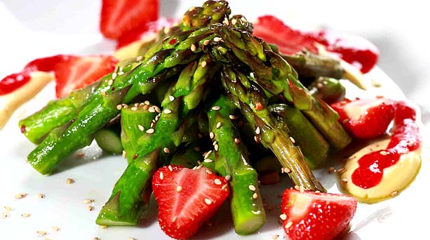 Asparagus and strawberry salad