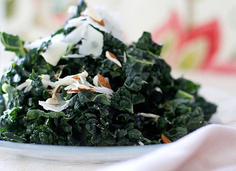 Kale salad with lemon vinaigrette