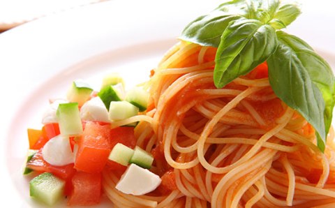 Capellini with tomato and basil