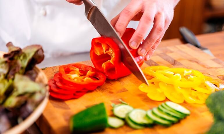 How to use knife as an experienced chef?